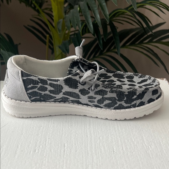 Hey Dude Women’s Wendy Leopard Sparkle Shoes - Picture 8 of 9